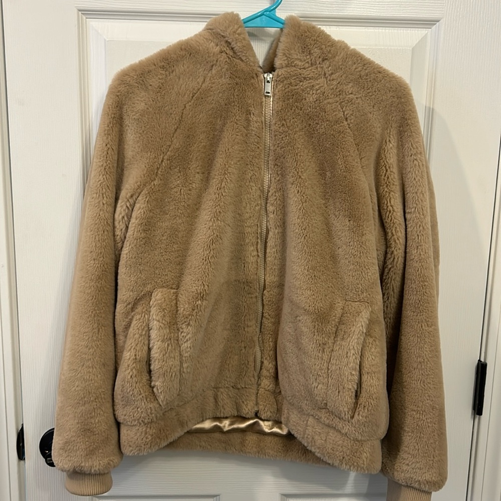 Altar’d State Faux fur hooded jacket. Size Med. tan color. Like new!